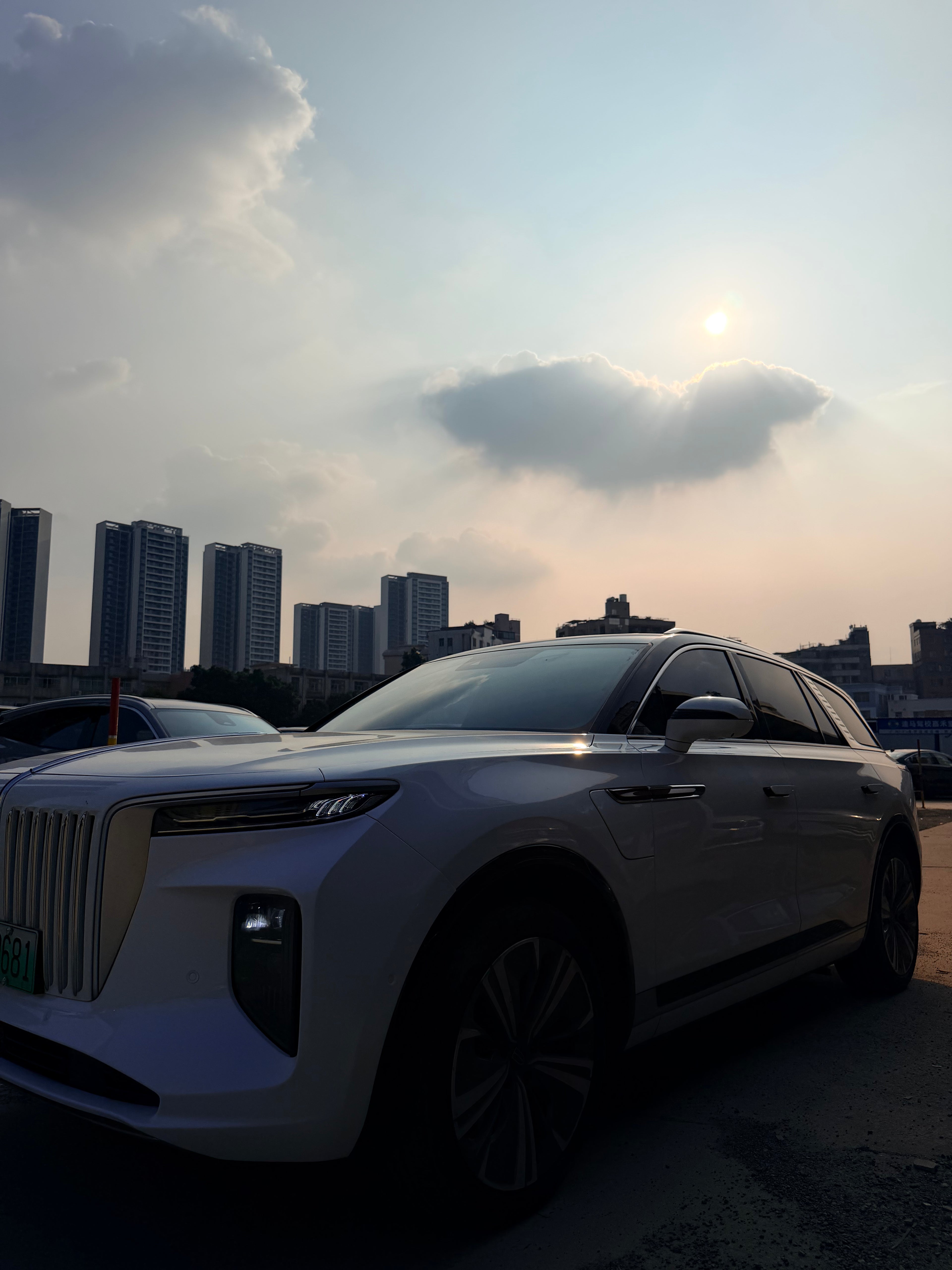 2021 Hongqi E-HS9