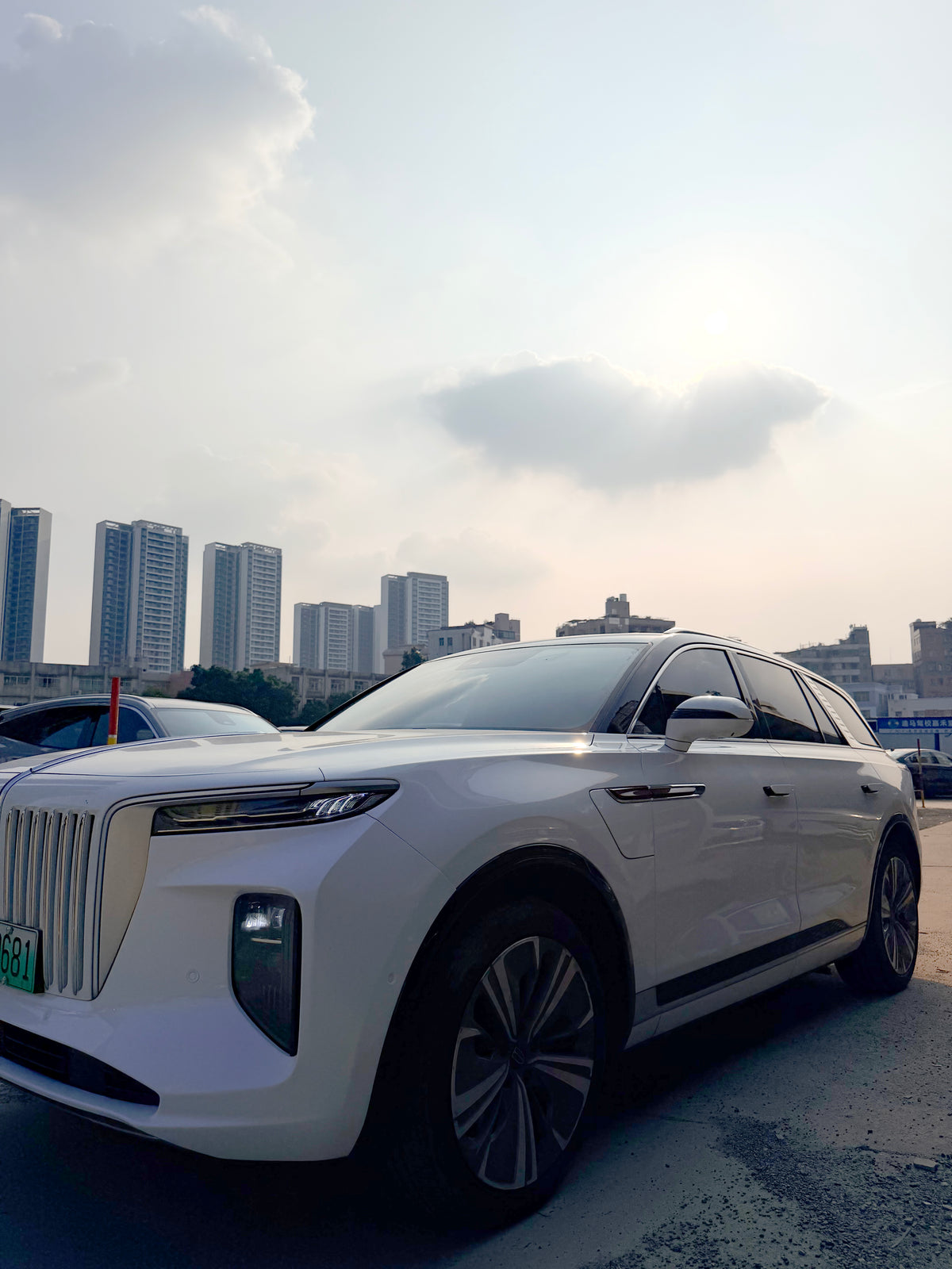 2021 Hongqi E-HS9
