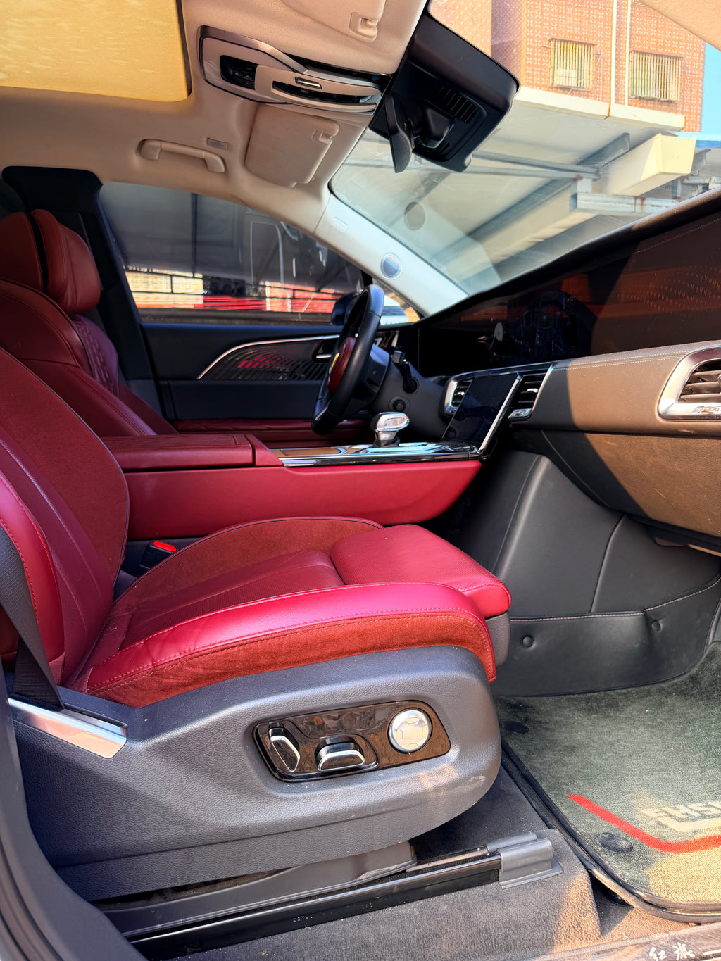 2021 Hongqi E-HS9