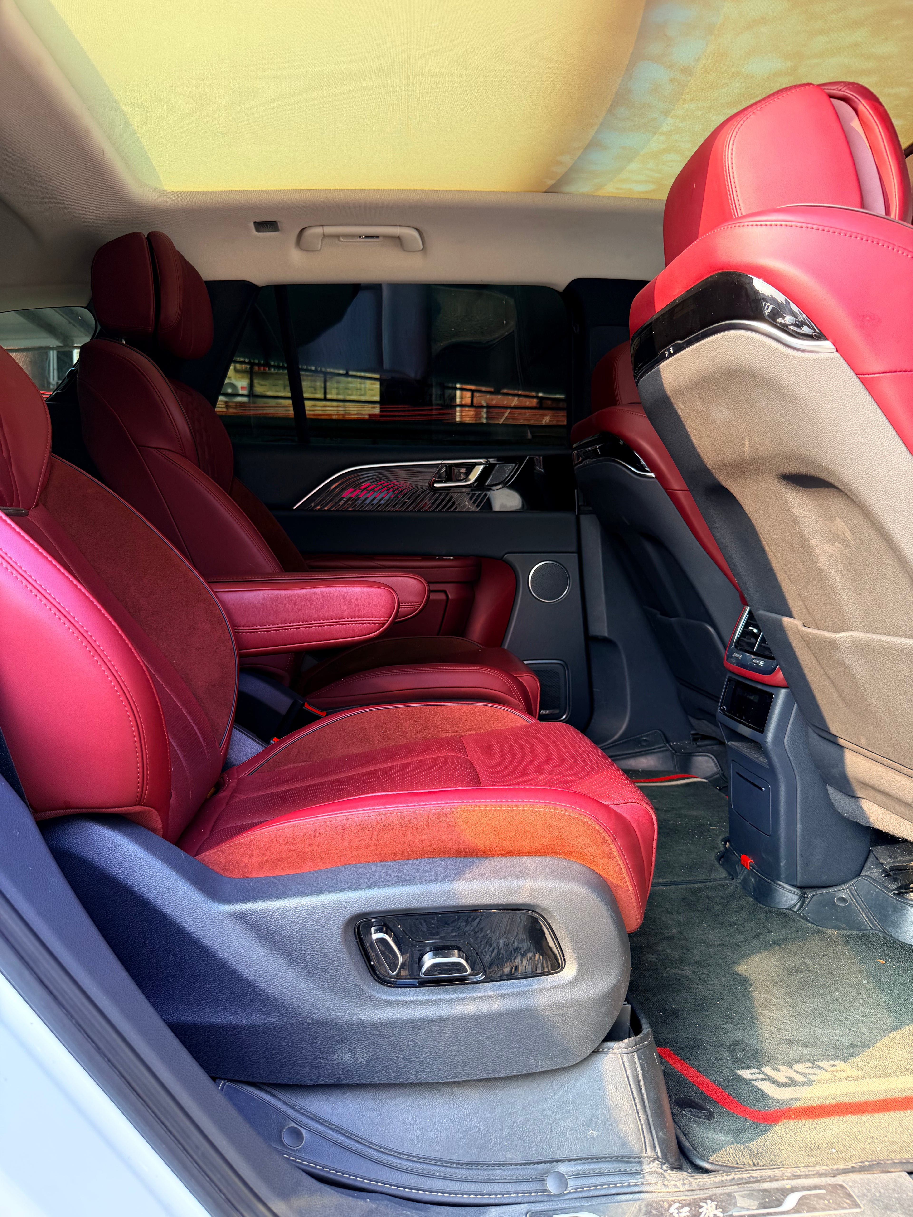 2021 Hongqi E-HS9
