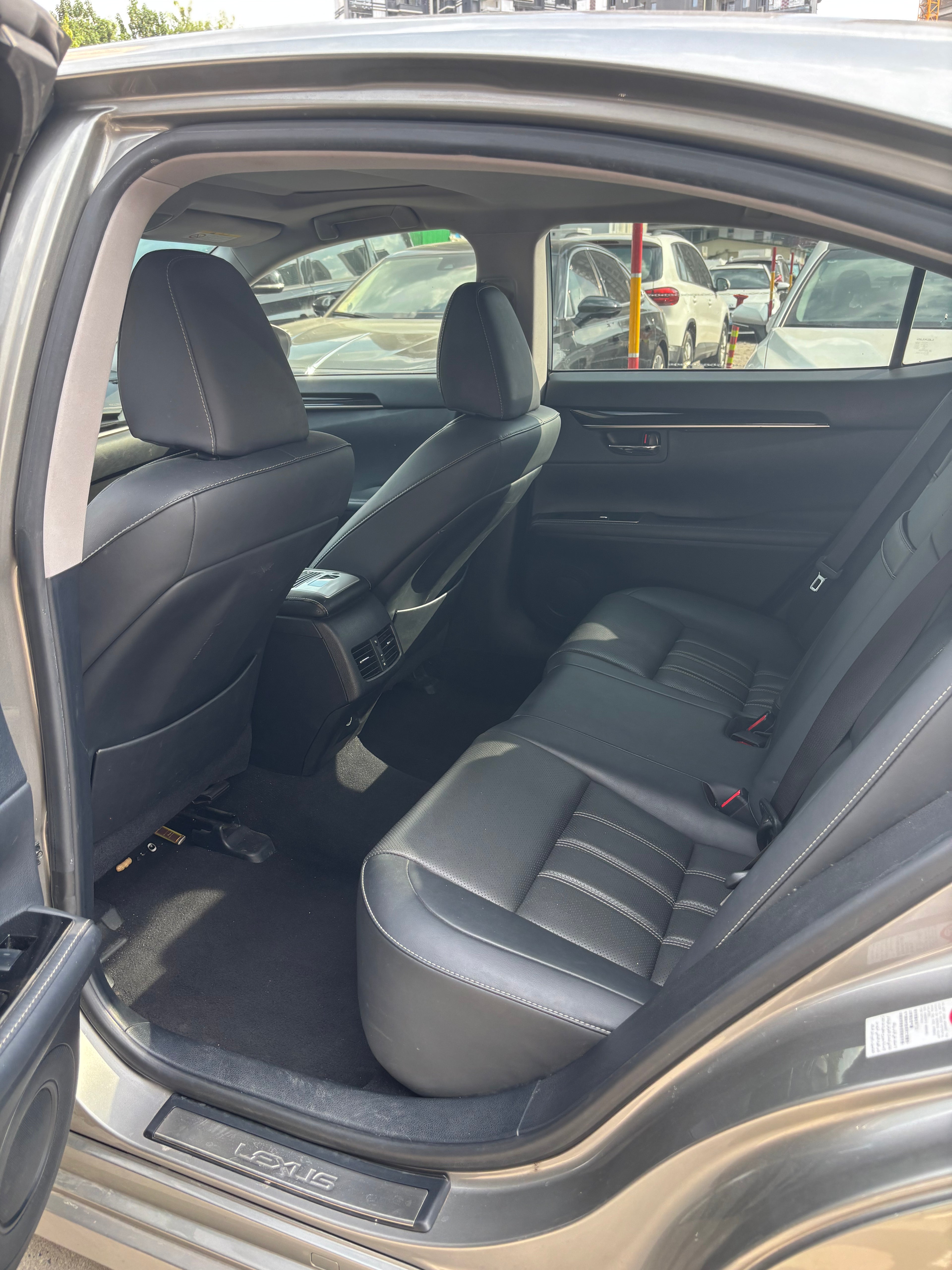 Lexus ES200 Sedan