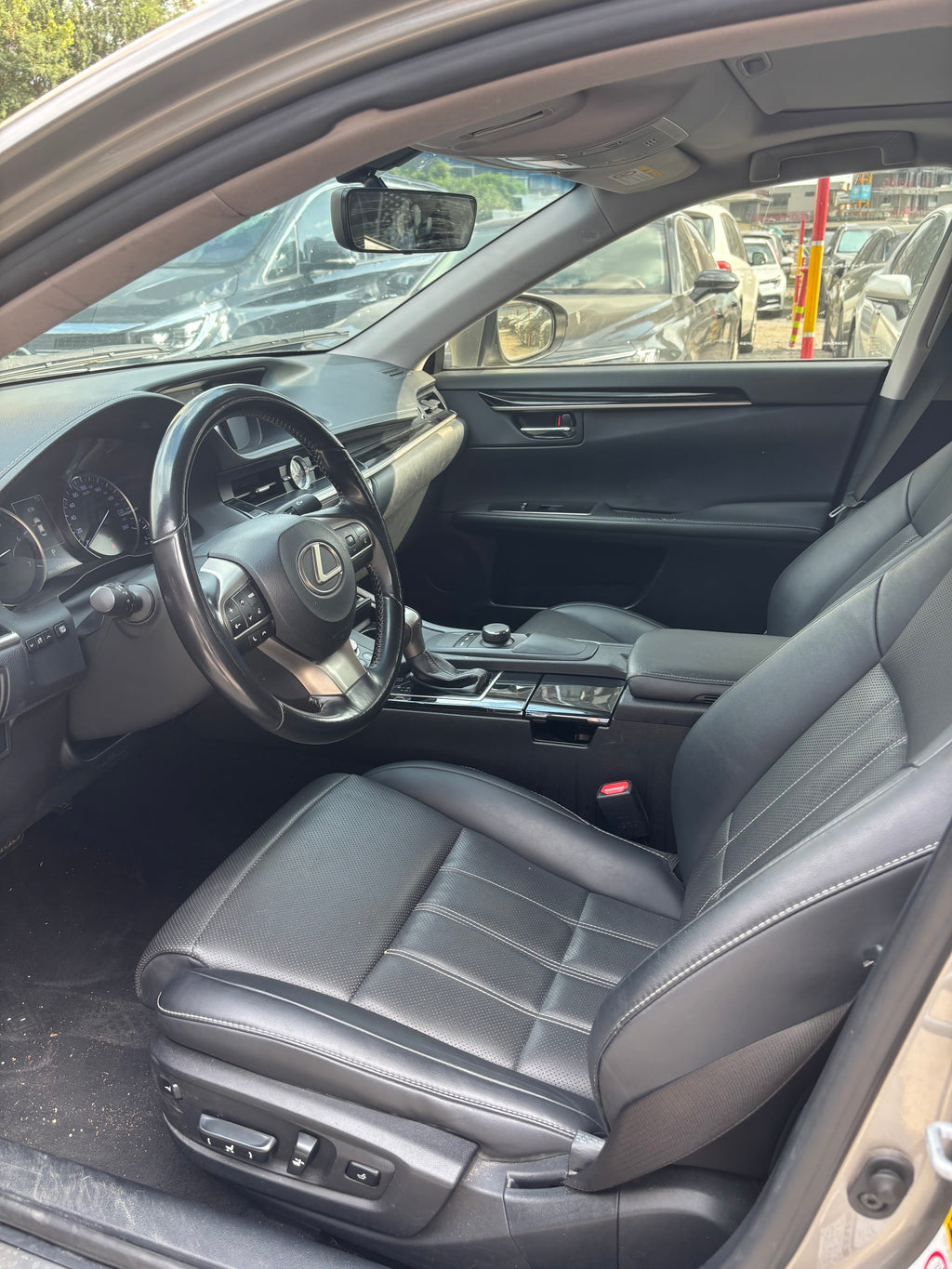 Lexus ES200 Sedan