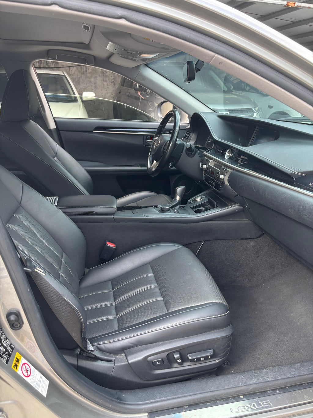 Lexus ES200 Sedan