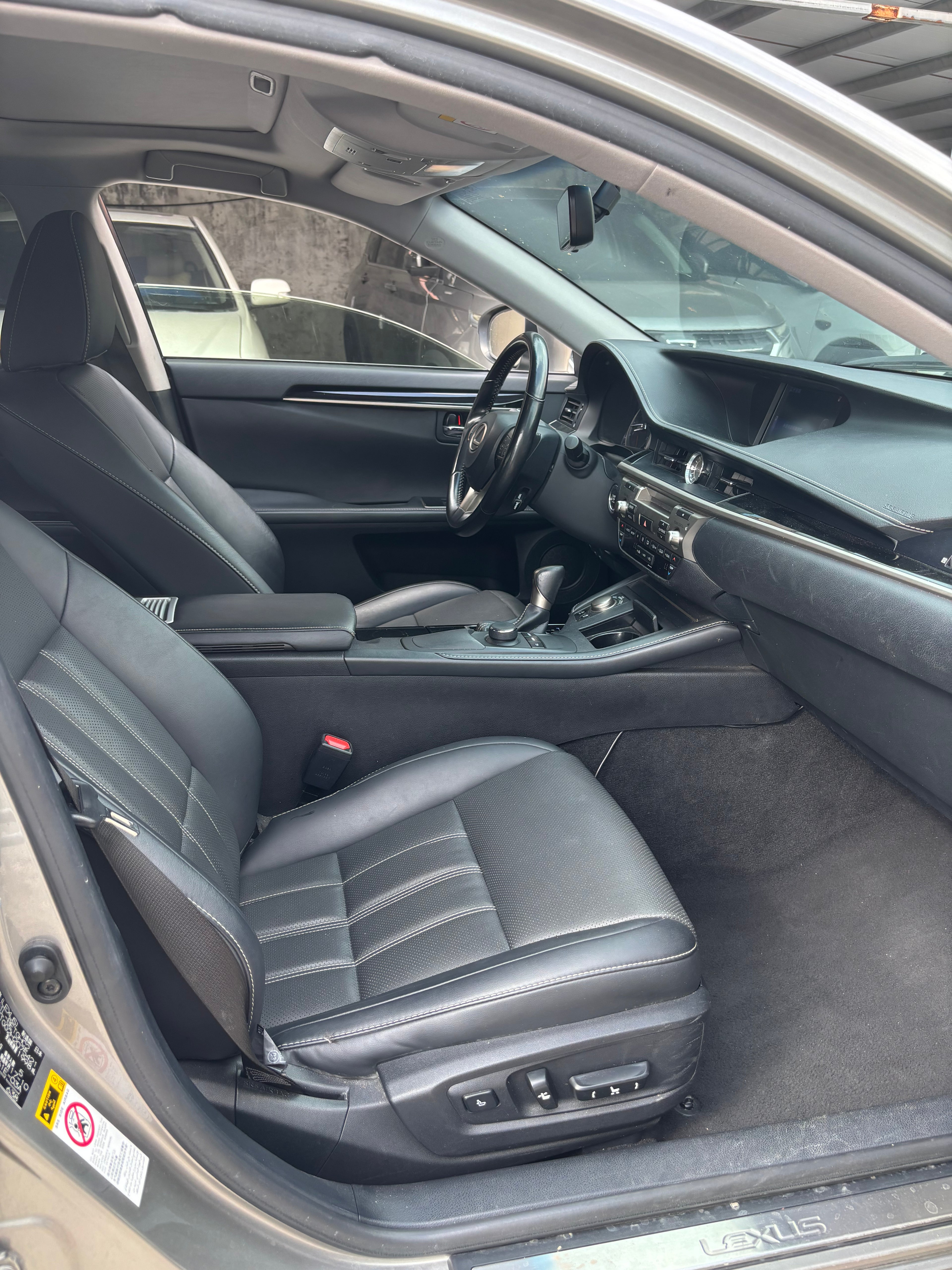 Lexus ES200 Sedan